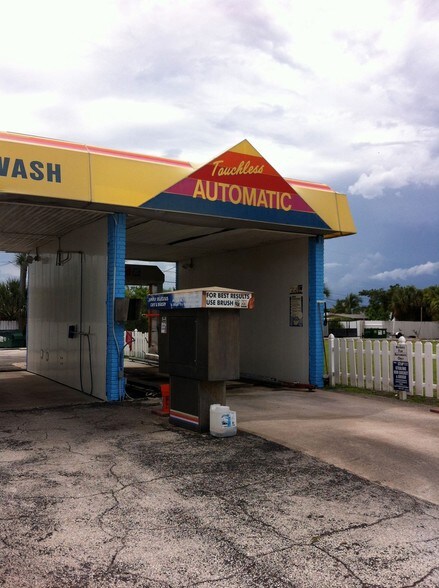 302 N Atlantic Ave, Cocoa Beach, FL à vendre - Photo du bâtiment - Image 3 de 4