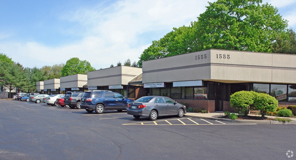 1555 Sunrise Hwy, Bay Shore, NY for lease - Primary Photo - Image 1 of 8
