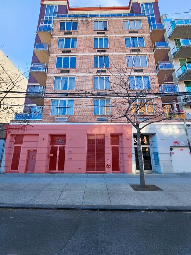 Plus de détails pour 390 Kings Hwy, Brooklyn, NY - Bureau/Commerce de détail à louer