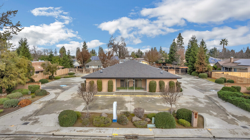 326-346 W Carob Ave, Reedley, CA for lease - Building Photo - Image 2 of 17