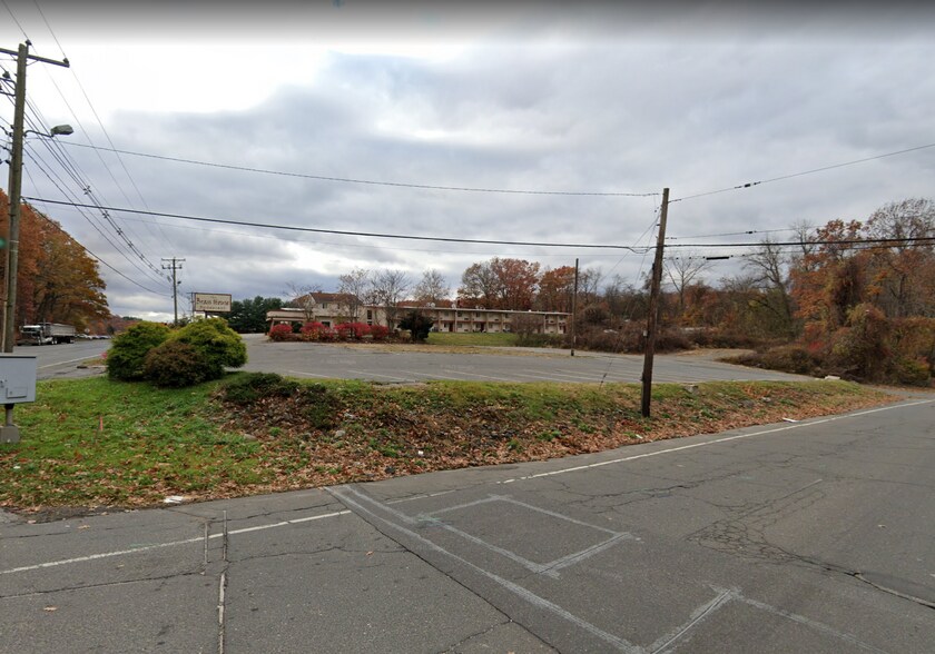 2620 S Main St, Waterbury, CT à louer - Photo du bâtiment - Image 3 de 9