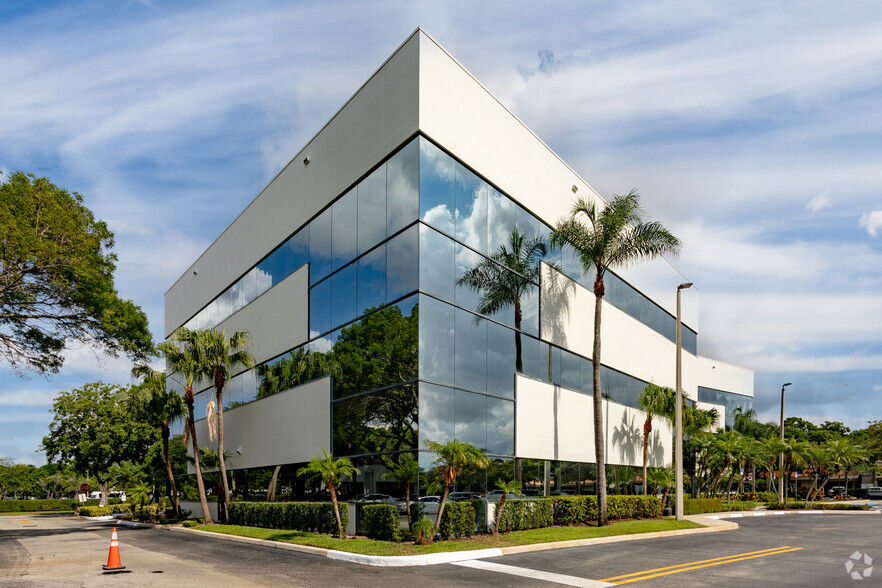 6360 NW 5th Way, Fort Lauderdale, FL à louer - Photo principale - Image 1 de 4