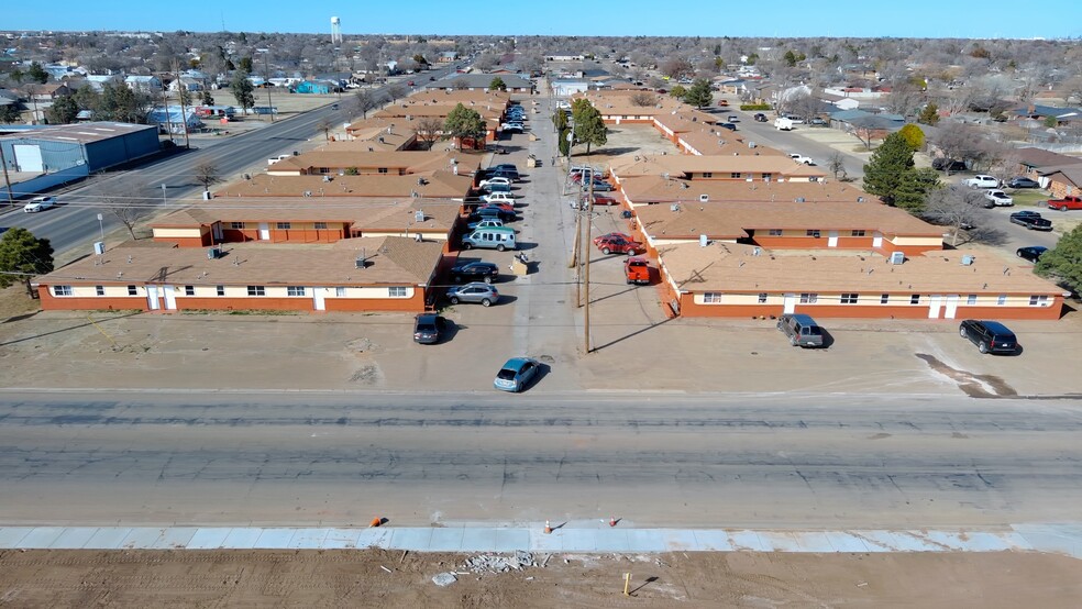 1301 S Maddox Ave, Dumas, TX for sale - Building Photo - Image 1 of 89