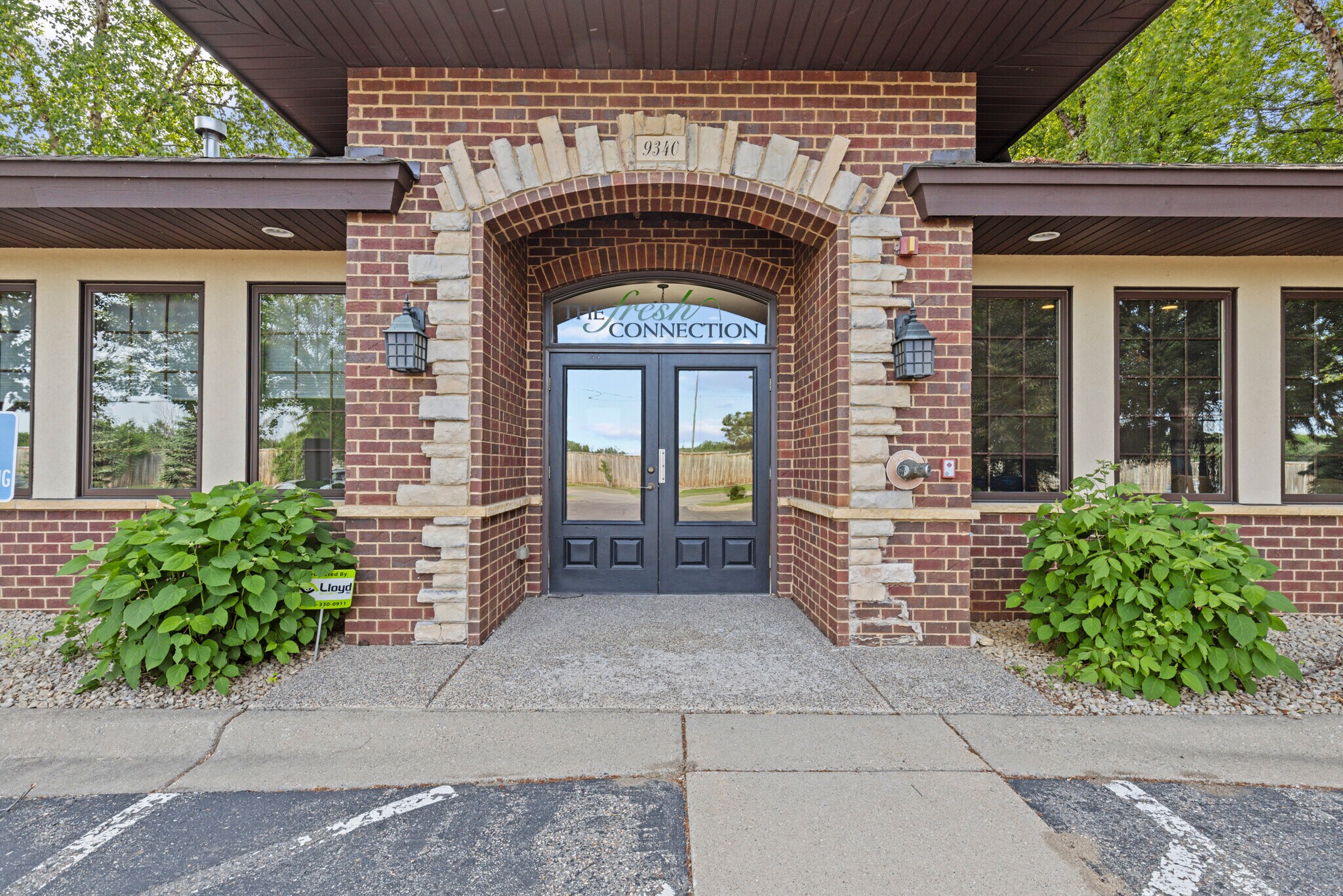 9340 Hennepin Town Rd, Eden Prairie, MN à vendre Photo du bâtiment- Image 1 de 33