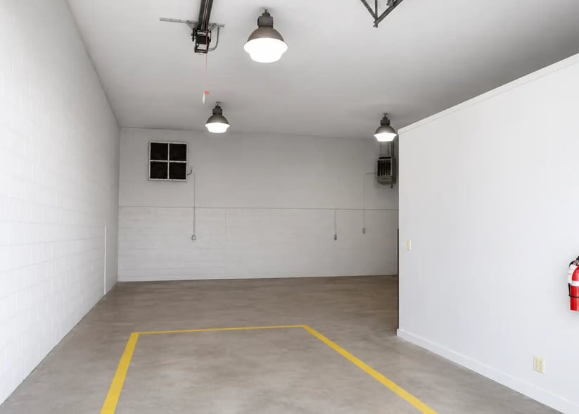 206 Old Harrods Creek Rd, Louisville, KY for lease - Interior Photo - Image 2 of 7