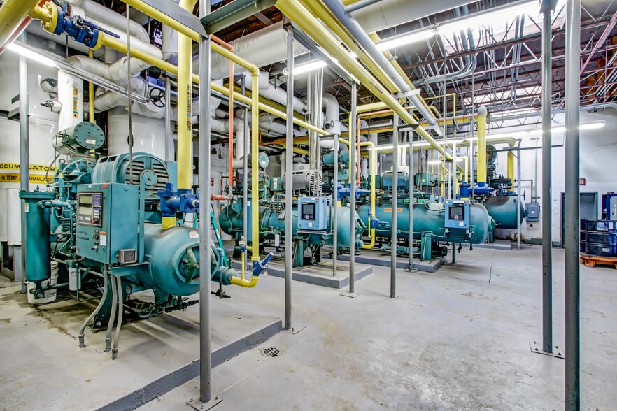 1120 W Foothill Blvd, Azusa, CA à louer - Photo intérieure - Image 2 de 8