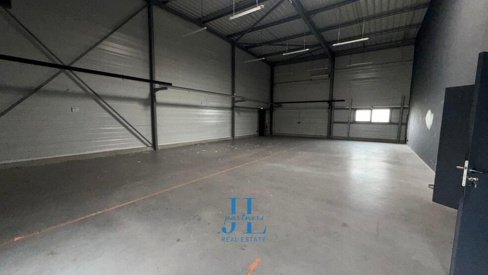 Retail in Mérignac for lease - Interior Photo - Image 2 of 9