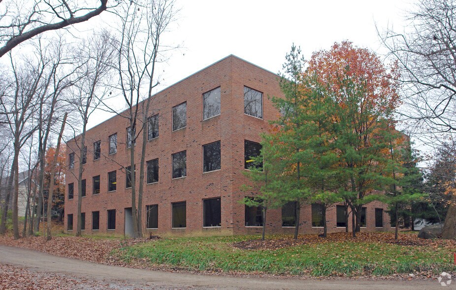 8000 Ravines Edge Ct, Columbus, OH à vendre - Photo du bâtiment - Image 3 de 24