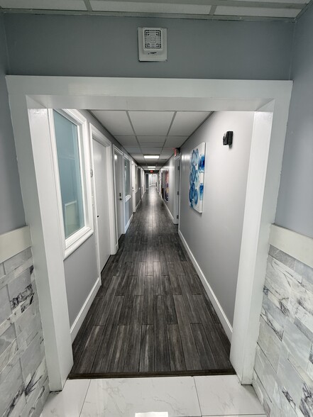 Office in Palm Harbor, FL for lease - Building Photo - Image 2 of 4