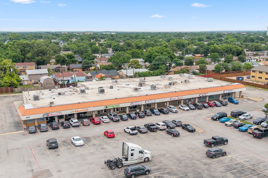 4401-4425 West Walnut Street, Garland, TX à vendre - Photo du bâtiment - Image 2 de 6