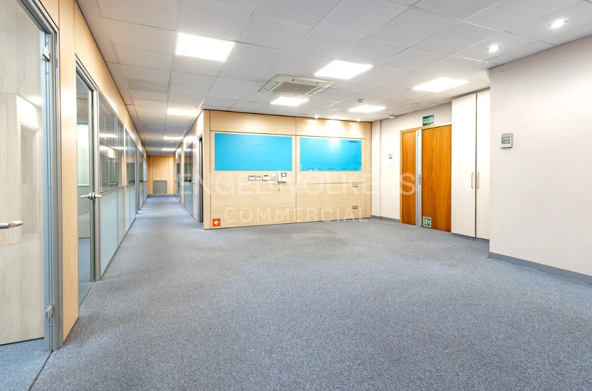 Bureau dans Sant Cugat del Vallès, Barcelona à louer Photo intérieure- Image 1 de 6