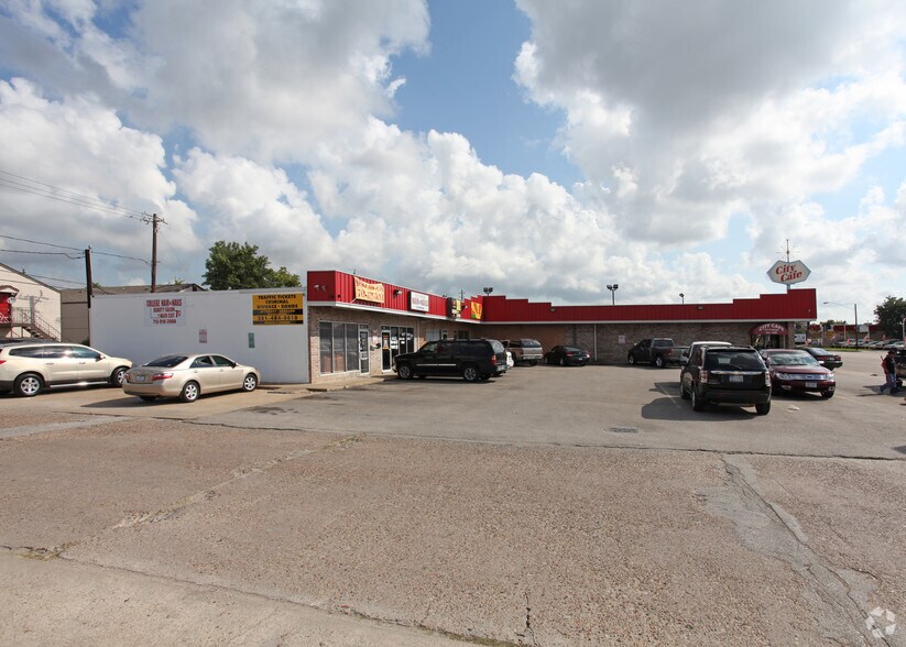 511-519 College Ave, South Houston, TX à louer - Photo du bâtiment - Image 2 de 3
