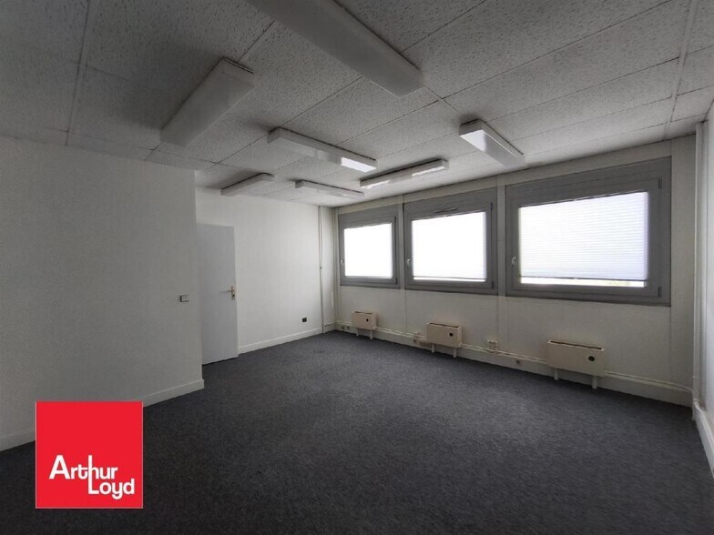 Office in Chartres for lease - Interior Photo - Image 3 of 4