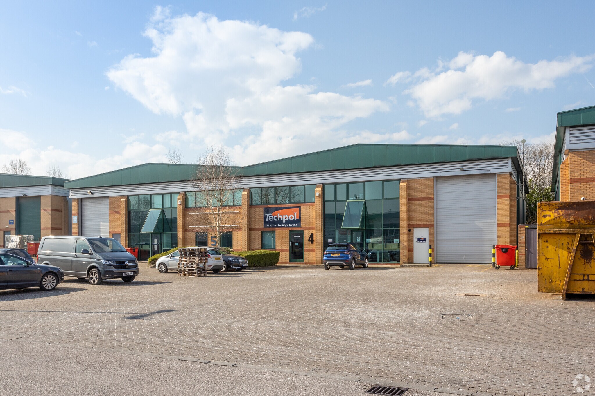 Caen Vw, Swindon for lease Primary Photo- Image 1 of 4