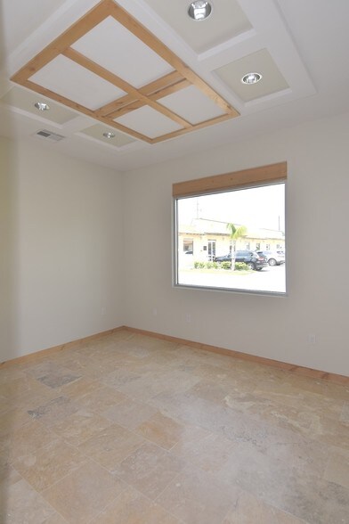 25329 Budde Rd, The Woodlands, TX à vendre - Photo du bâtiment - Image 3 de 13