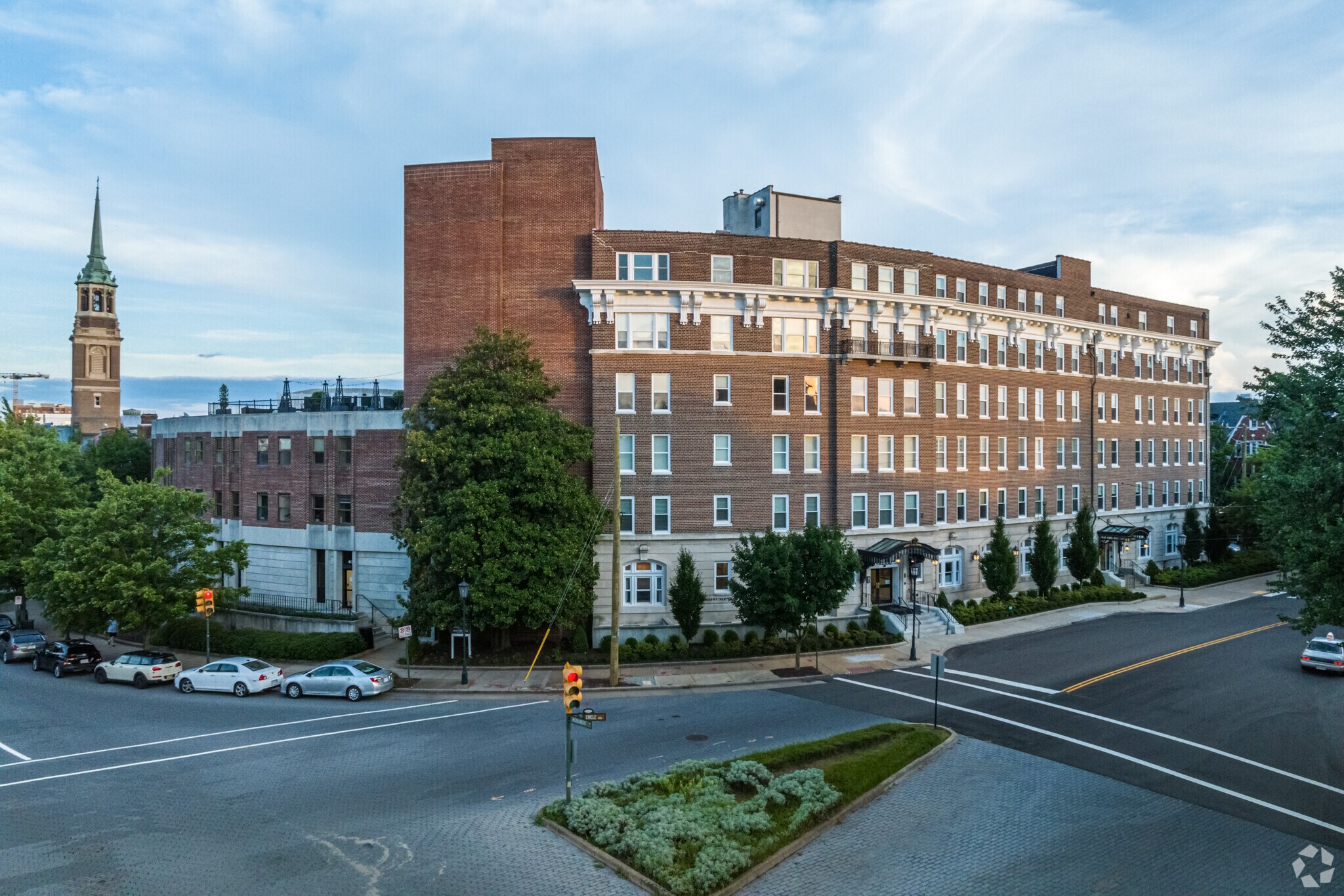 413-421 Stuart Cir, Richmond, VA à louer Photo du bâtiment- Image 1 de 3