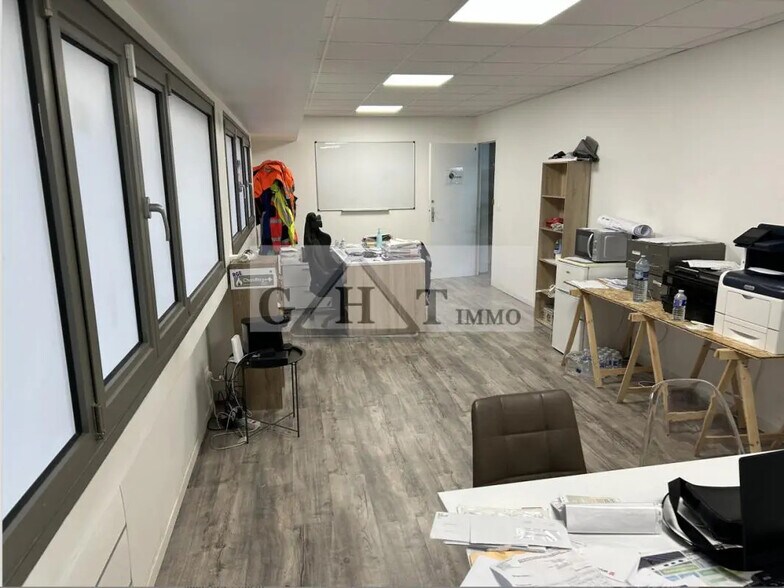 Industrial in Gennevilliers for lease - Interior Photo - Image 2 of 5