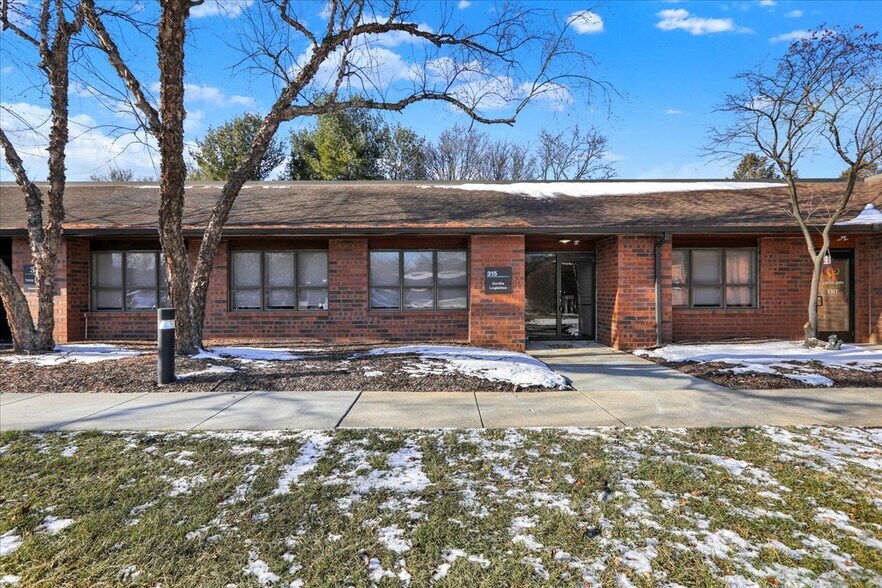 2201 Ridgewood Rd, Wyomissing, PA for lease - Building Photo - Image 1 of 26