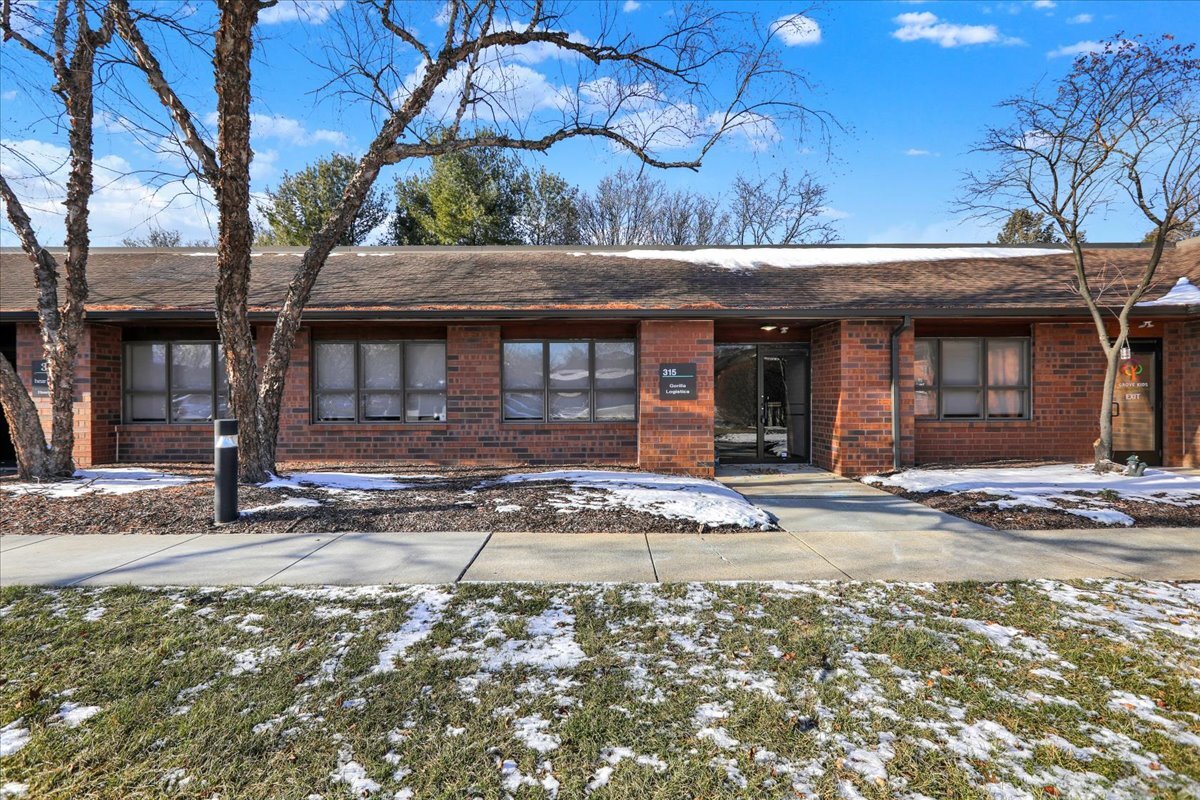 2201 Ridgewood Rd, Wyomissing, PA for lease Building Photo- Image 1 of 27