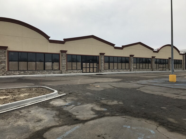 27313-27419 Telegraph Rd, Flat Rock, MI for lease - Building Photo - Image 2 of 10