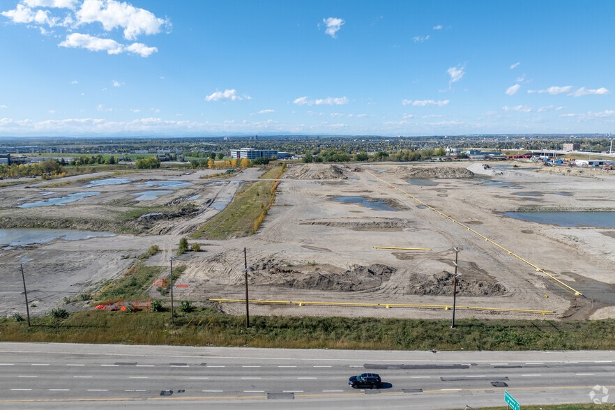 3600 87 Av SE, Calgary, AB à louer - Photo du bâtiment - Image 2 de 3