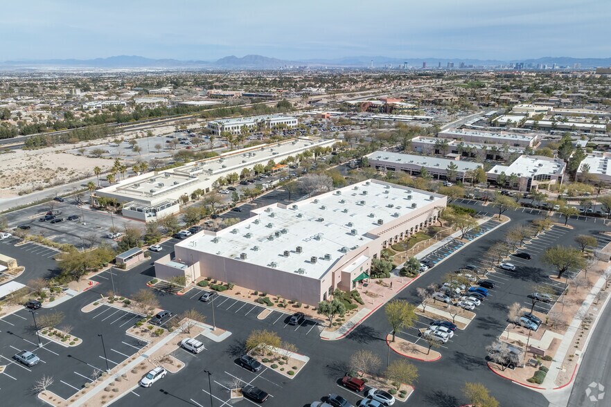 10000 Covington Cross Dr, Las Vegas, NV à louer - Photo du bâtiment - Image 3 de 10