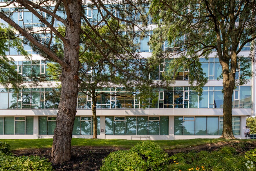 180 Duncan Mill Rd, Toronto, ON à louer - Photo du bâtiment - Image 2 de 5