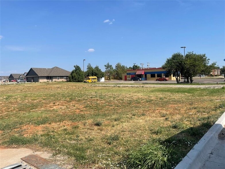 1921 S Country Club Rd, El Reno, OK à vendre - Photo du bâtiment - Image 2 de 5