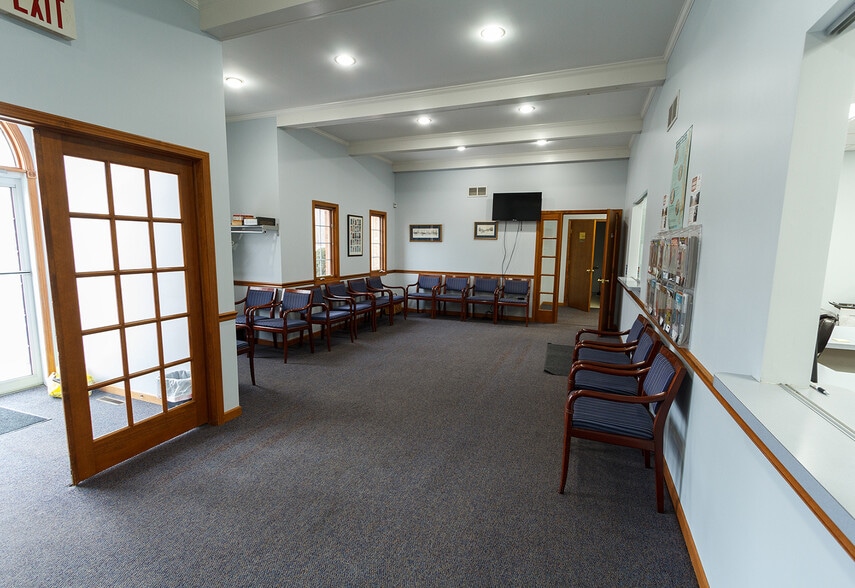 46 Davison Ct, Lockport, NY for sale - Interior Photo - Image 2 of 5