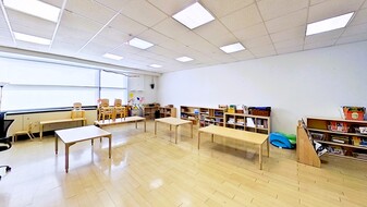 Charter School Available: 40,000 SF - Services immobiliers commerciaux