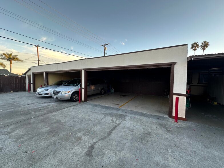 938 S Gilbuck Dr, Anaheim, CA à vendre - Photo du bâtiment - Image 2 de 5