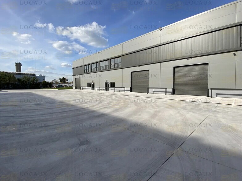 Flex in Les Pavillons-sous-Bois for lease - Building Photo - Image 2 of 7