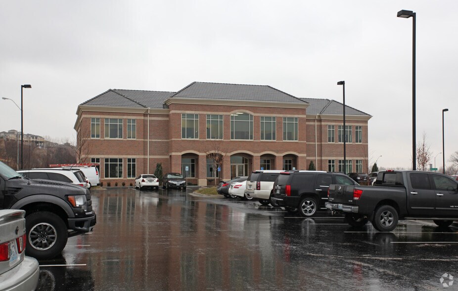 1300 NW Briarcliff Pky, Kansas City, MO à louer - Photo du bâtiment - Image 2 de 9