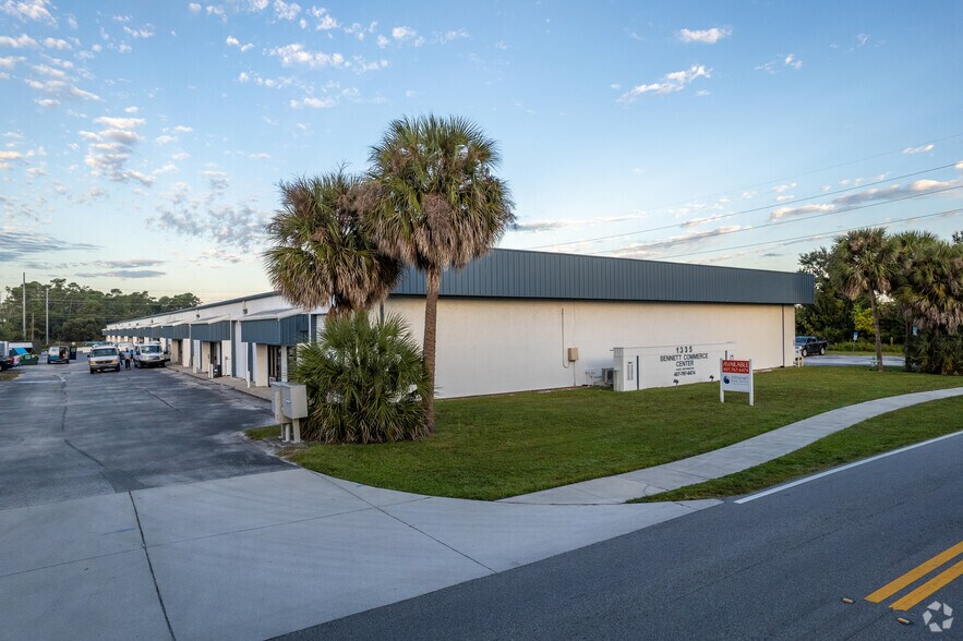 1335 Bennett Dr, Longwood, FL à louer - Photo du bâtiment - Image 3 de 9