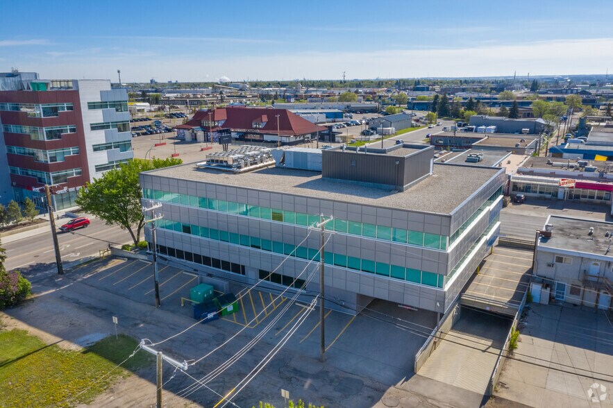 6020 104th St NW, Edmonton, AB à louer - Photo du bâtiment - Image 2 de 13