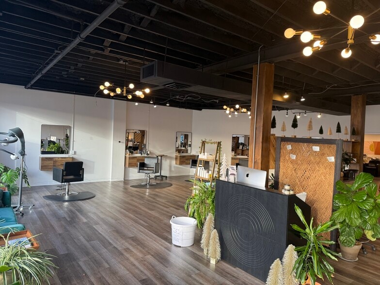 5420 Johnson Dr, Mission, KS for lease - Building Photo - Image 3 of 12