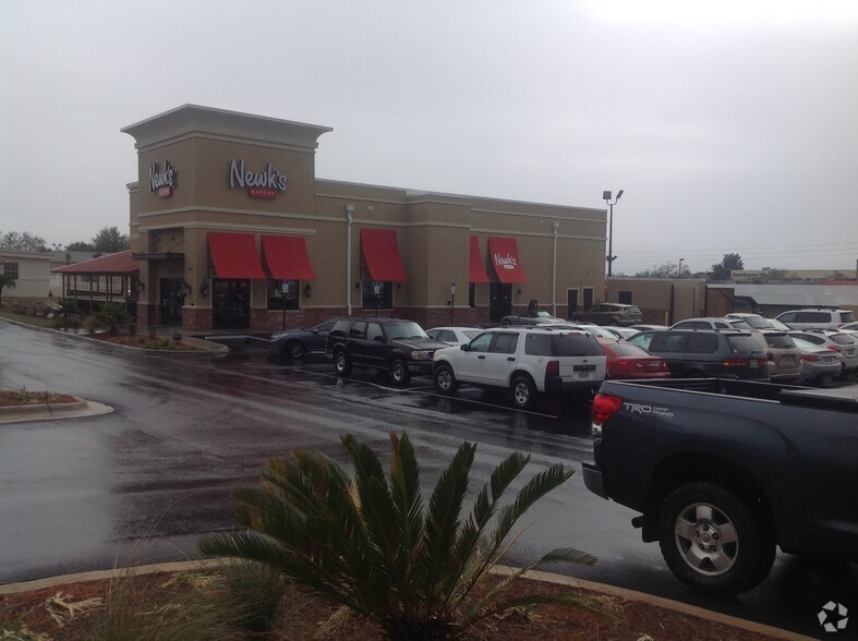 5060 Bayou Blvd, Pensacola, FL à vendre - Photo du bâtiment - Image 2 de 2