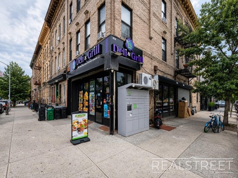 856 Knickerbocker Ave, Brooklyn, NY for lease - Building Photo - Image 1 of 13