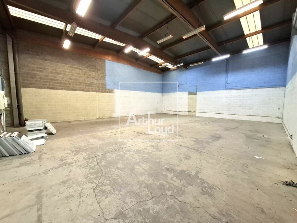 Flex in Émerainville for lease Interior Photo- Image 1 of 13