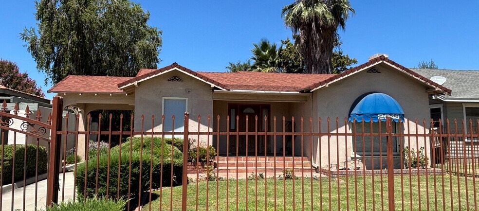 2048 N Waterman Ave, San Bernardino, CA à louer - Photo du bâtiment - Image 1 de 3