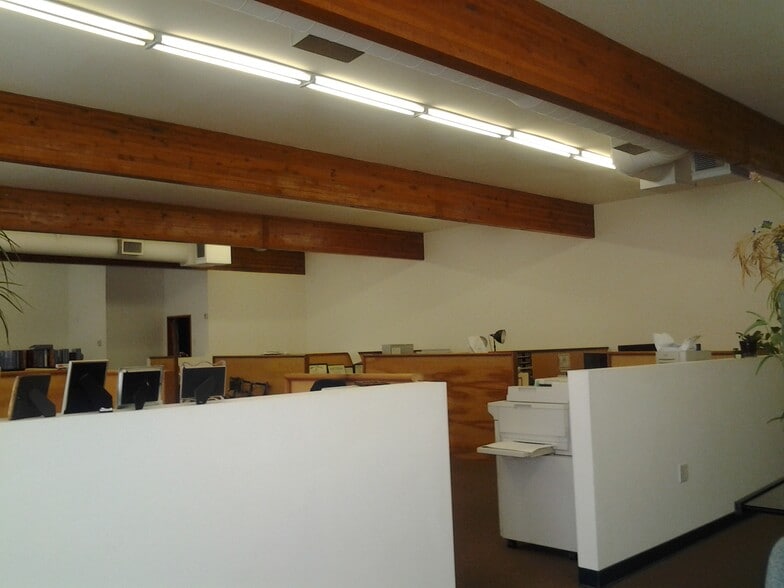 27016 Langside Ave, Santa Clarita, CA for sale - Building Photo - Image 3 of 8