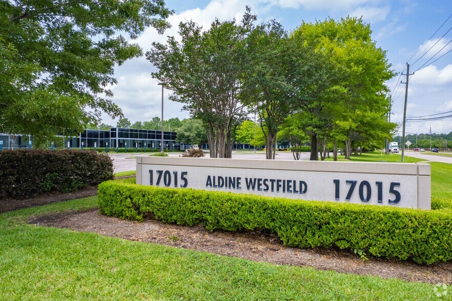 17015 Aldine Westfield Rd, Houston, TX à louer - Photo du bâtiment - Image 2 de 5