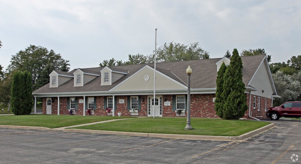 104 E Summit Ave, Wales, WI à vendre - Photo du bâtiment - Image 2 de 30