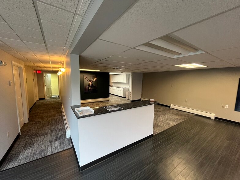 1087 Forest Ave, Portland, ME à vendre - Photo du bâtiment - Image 3 de 7