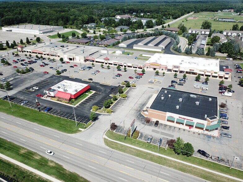 301 S Maplewood St, Greenville, MI à louer - Photo du bâtiment - Image 2 de 4