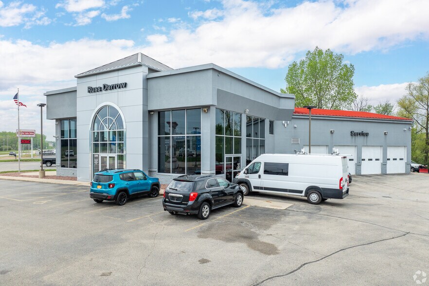 3210 W Washington St, West Bend, WI à louer - Photo du bâtiment - Image 3 de 26