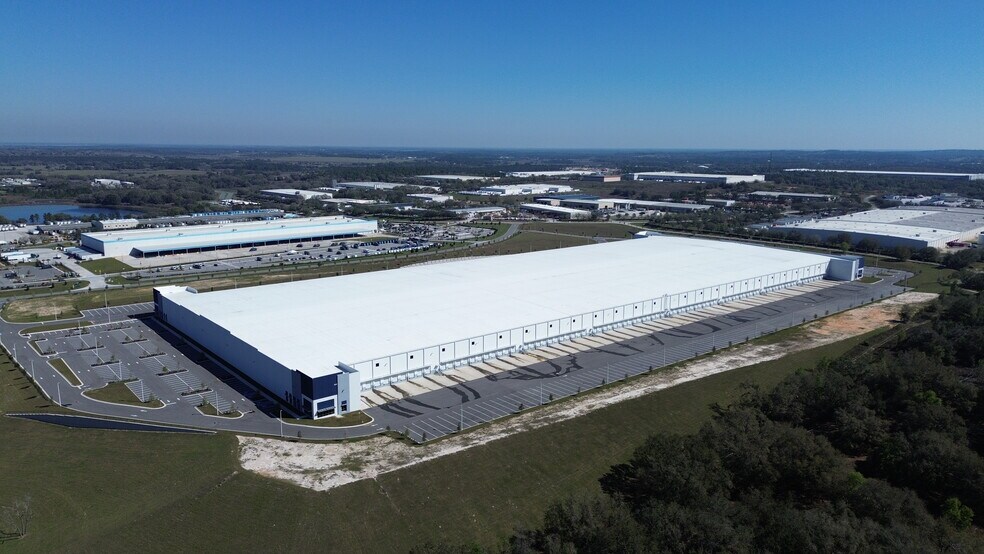 7453 Republic Dr, Groveland, FL à louer - Photo du bâtiment - Image 2 de 7