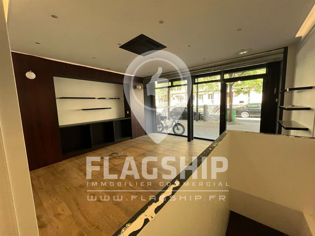 Retail in Paris for lease Interior Photo- Image 1 of 5
