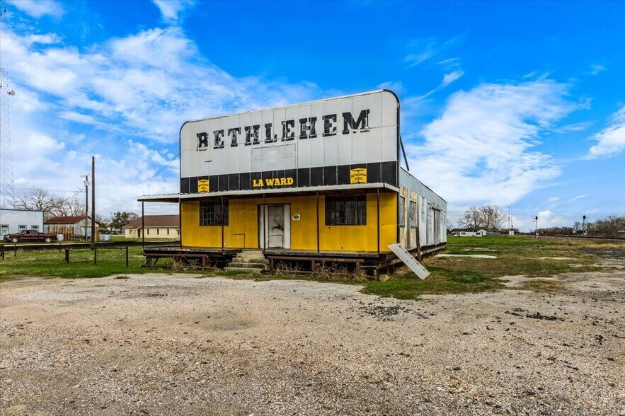 13109 TX-172 Hwy, La Ward, TX à vendre - Photo du bâtiment - Image 2 de 12