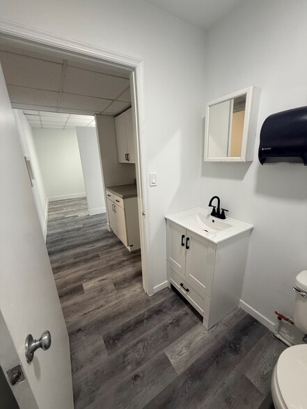 6970 Wallis Rd, West Palm Beach, FL for lease - Building Photo - Image 3 of 14
